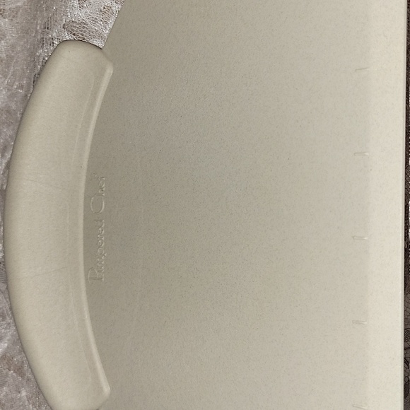 Pampered Chef: Lift and Serve Dough Lifter Scraper - Picture 5 of 5